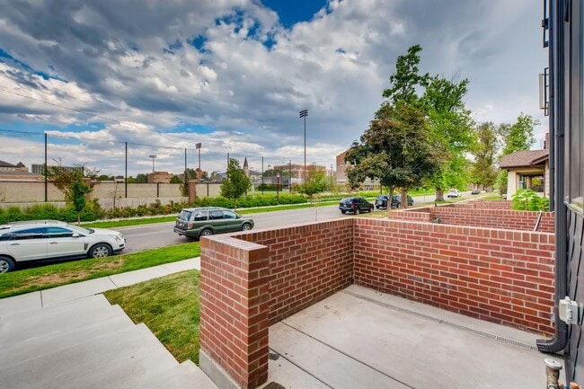 Building Photo - High Street Townhomes 3 bedroom unit with ...