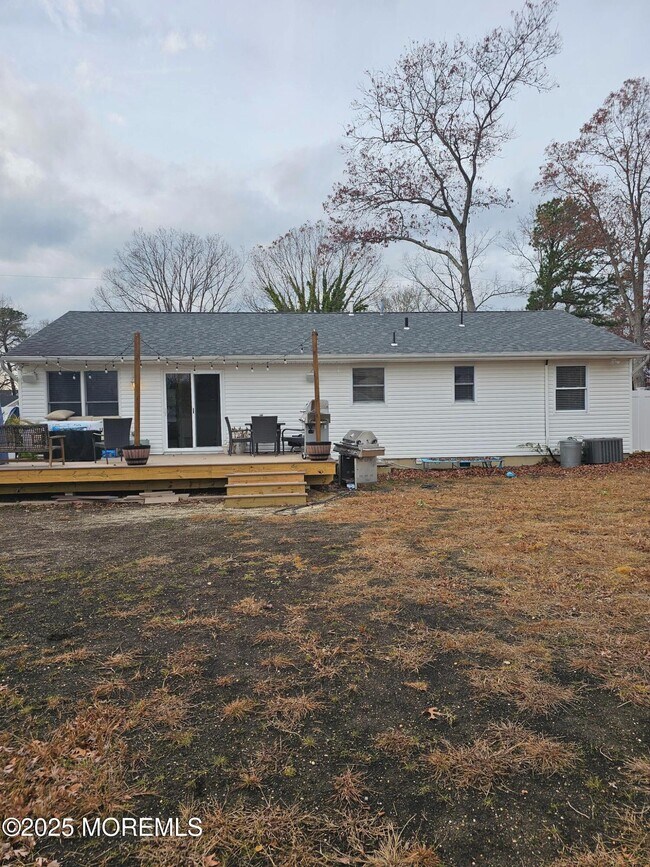 Building Photo - 123 Spinnaker Ave