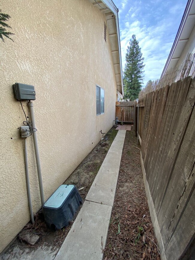 Building Photo - Lovely home for Rent in NW Visalia, located in the Oak West Neighborhood. Coming soon