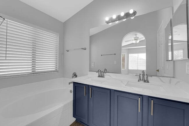 Building Photo - Charming 4-Bedroom Home in a Quiet Las Vegas Community!