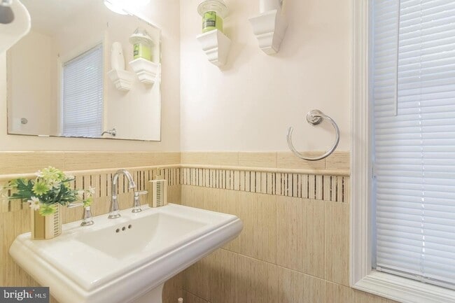 Building Photo - 7628 Westlake Terrace