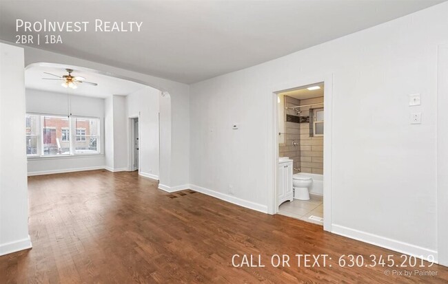 Building Photo - Spacious & Updated 2-Bedroom/1-Bath with I...