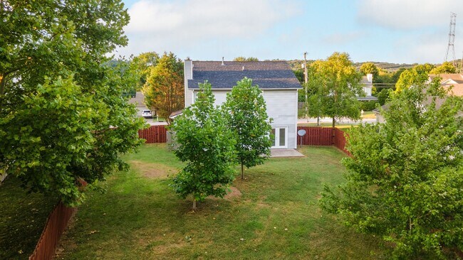 Building Photo - **BE THE LUCKY ONE TO LIVE IN THIS UPDATED NASHVILLE/ BELLEVUE HOME**