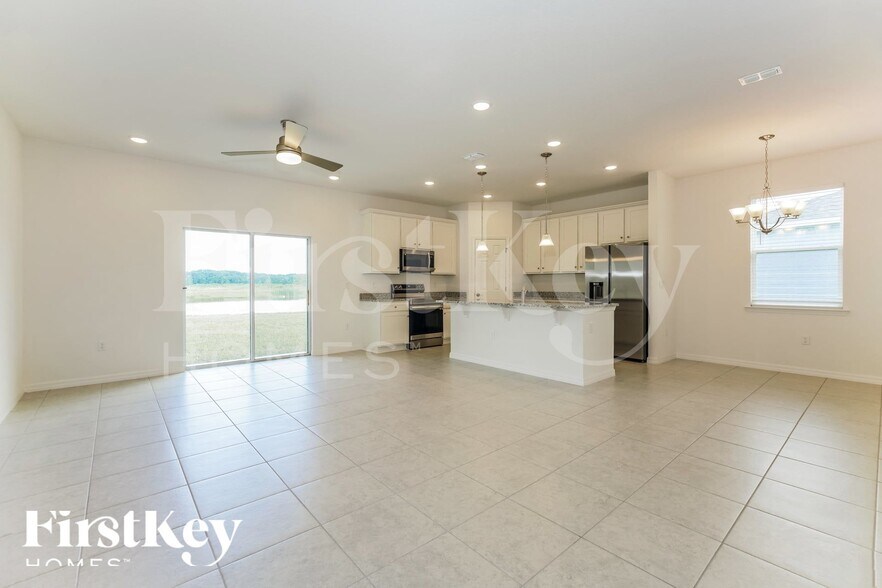 Building Photo - 1606 Isleta Lp
