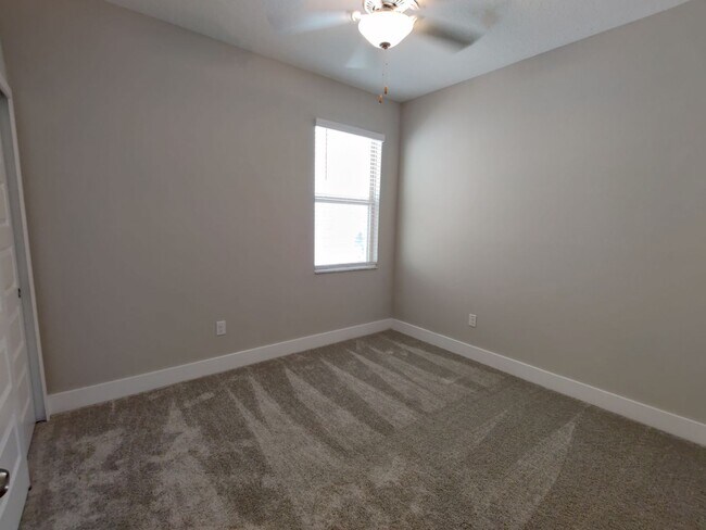 Building Photo - 9570 Little Bluestem Dr