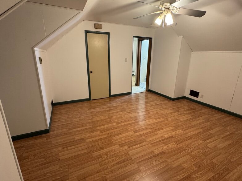 Building Photo - 165 Sand Creek Rd