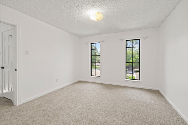 Building Photo - 1714 Plantation Dr