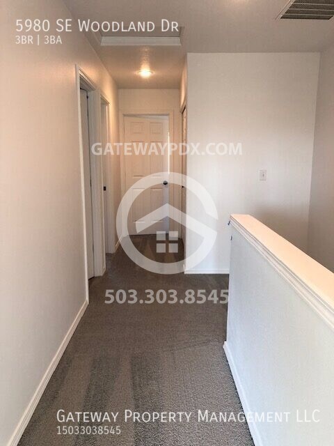 Building Photo - 5980 SE Woodland Dr