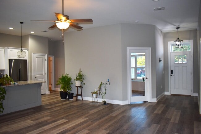 Building Photo - 8131 Toledo St