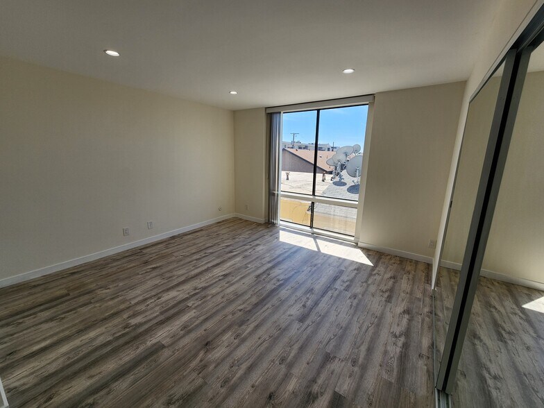 Building Photo - 626 N Isabel St