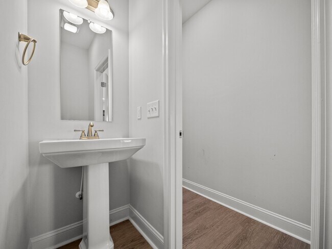 Building Photo - 516 Poults Dr