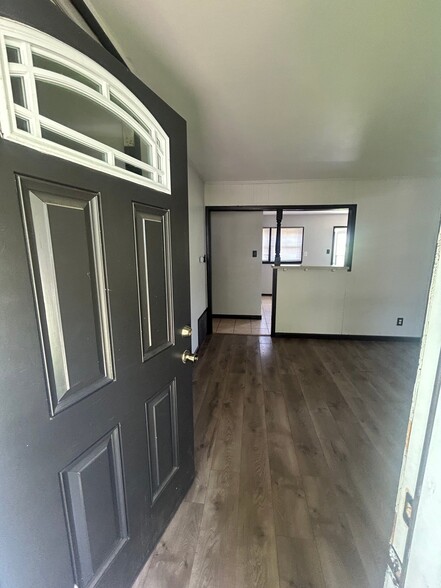 Building Photo - 12 Agnes Dr