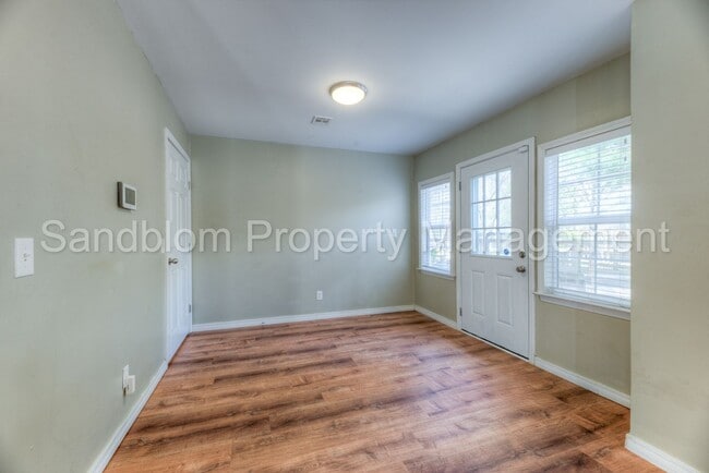 Building Photo - FOR LEASE | Tulsa | $1500 Rent | 3 Bed, 2 Bath Home