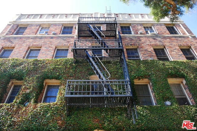 Building Photo - 611 Cloverdale Ave