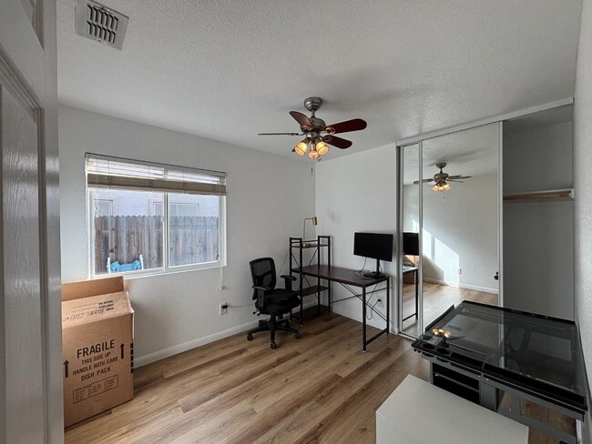 Building Photo - 1012 Freshwater Ct