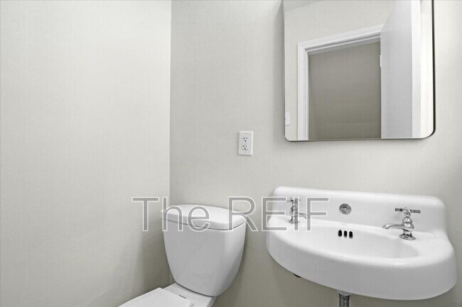 Building Photo - 17421 Quincy St