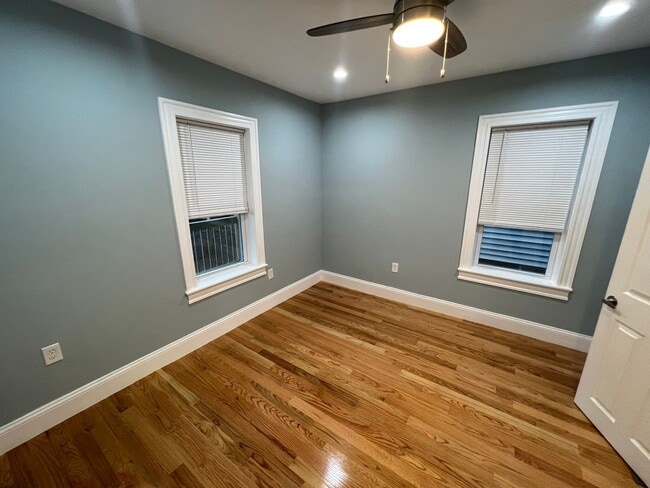 Building Photo - Huge updated 4 bed unit near Union Sq in S...
