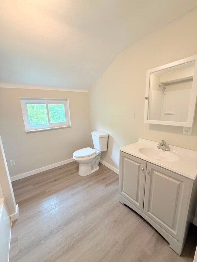 Building Photo - 472-474 Guylyn Dr