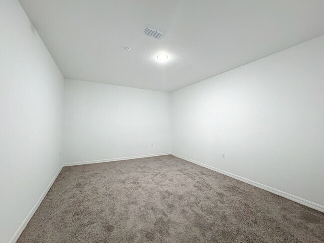 Building Photo - Townhouse For Lease in Saint Cloud