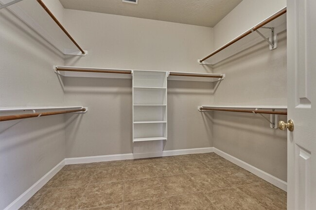 Building Photo - 15 W Stony End Pl