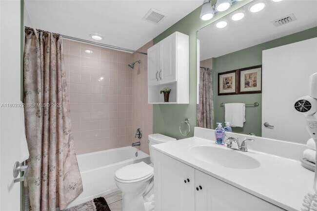 Building Photo - 18100 N Bay Rd