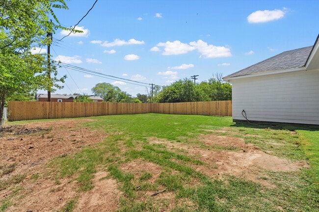 Building Photo - 1603 Sam Houston St