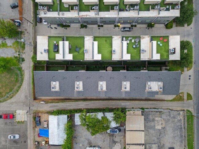 Building Photo - 1715 Bennett Ave