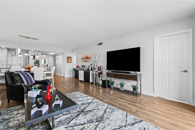 Building Photo - 2661 S Course Dr