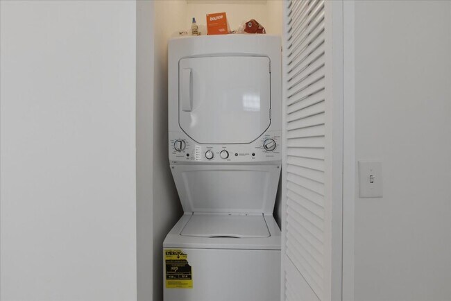 Building Photo - 2350 W Charleston St