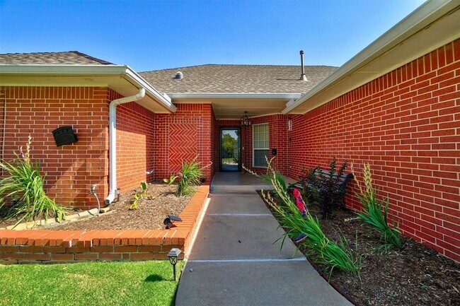 Building Photo - 1209 SW 113th St