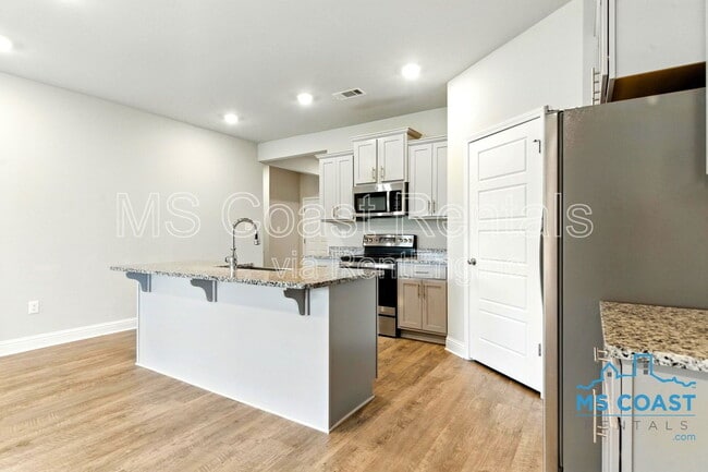 Building Photo - 15610 Lantern Cv