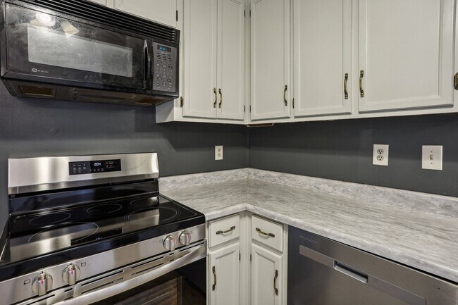 Building Photo - 41 Burlington Ct