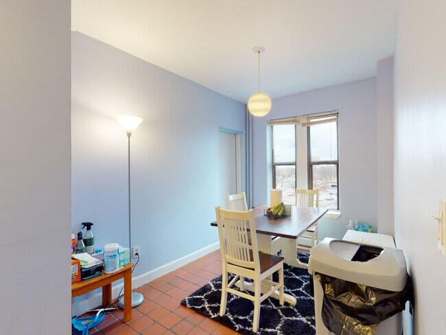 Building Photo - Fenway 3 Bed – Heat & Water Included – 1,003 Sq Ft – 9/1