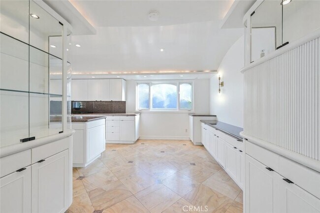 Building Photo - 411 Goldenrod Ave