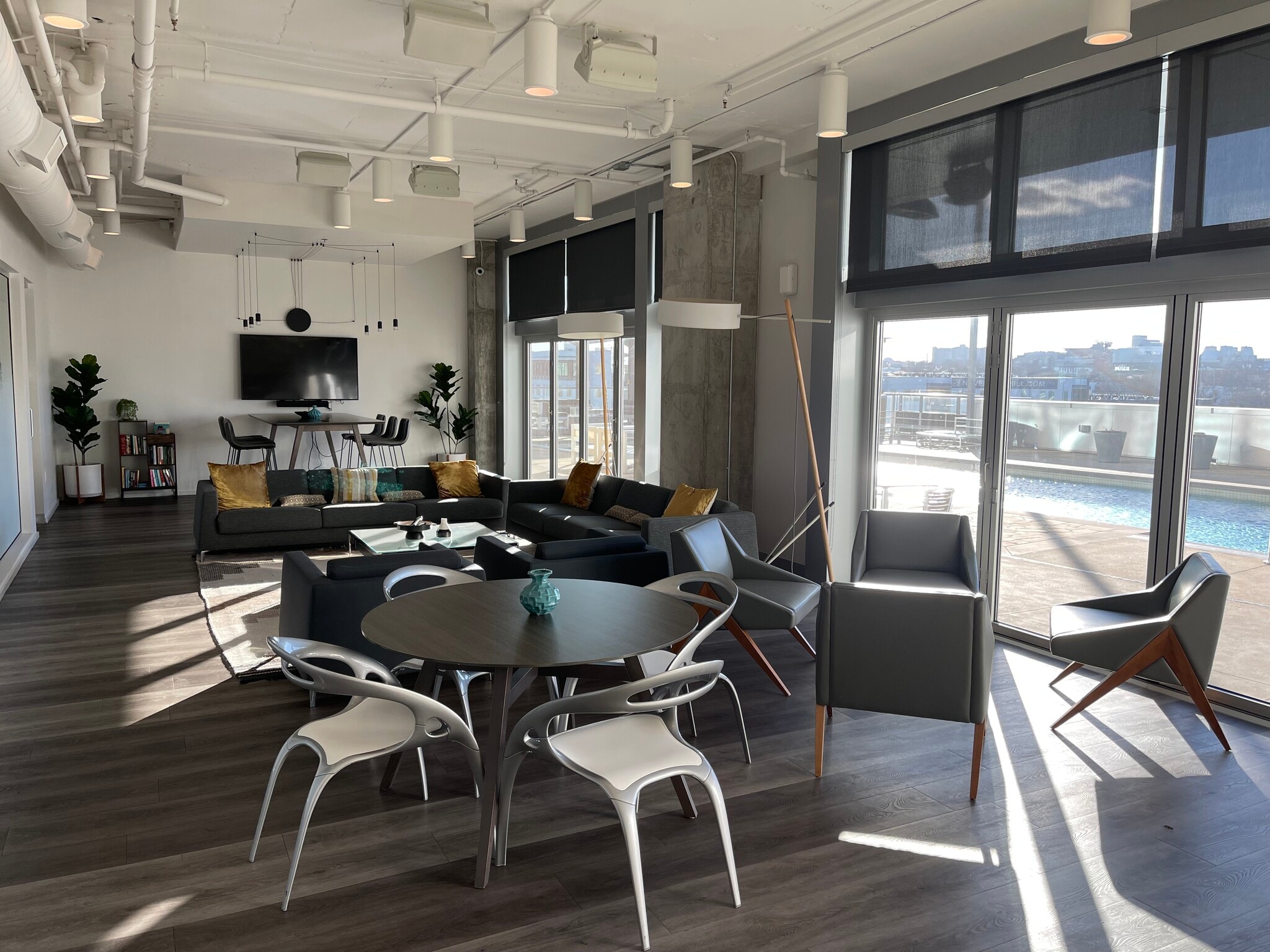 Lounge - 700 12th Ave S