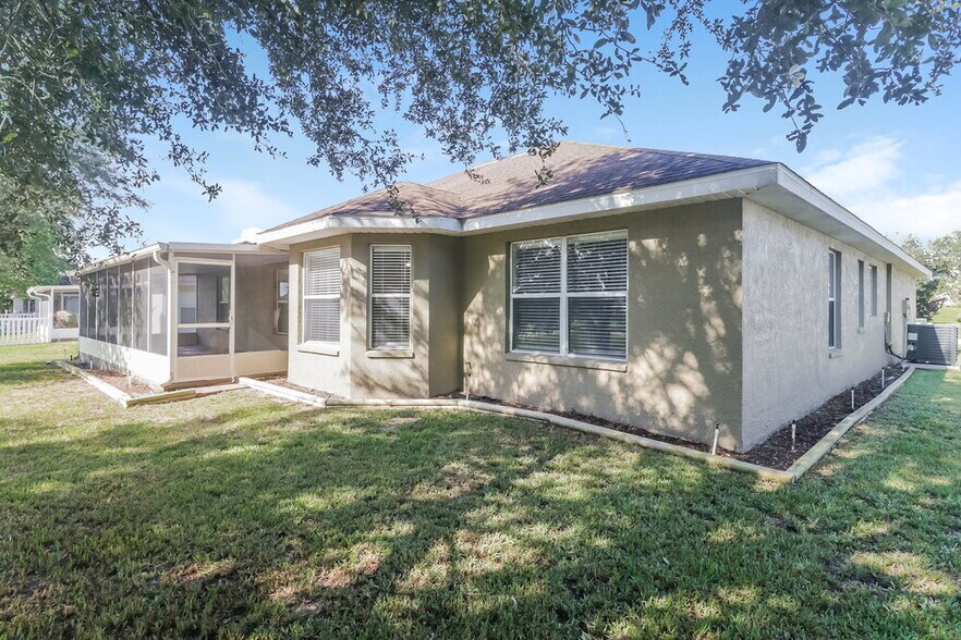 Building Photo - 7252 Sherman Hills Blvd