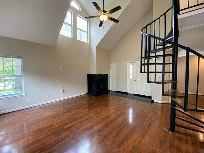 Building Photo - 6701 S Ivy Way