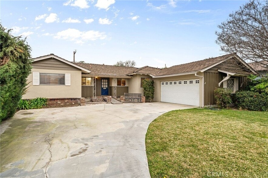 Building Photo - 549 California Dr