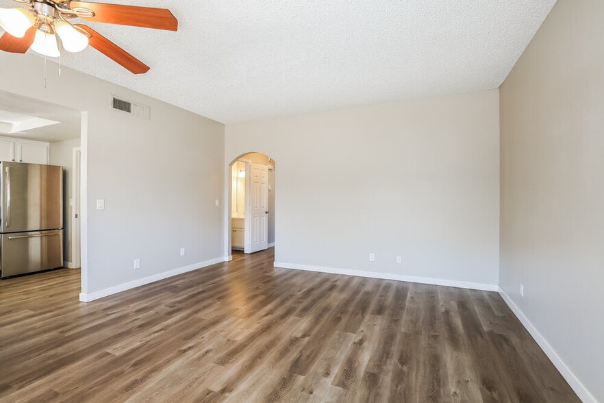 Building Photo - 7217 Chesterton Dr