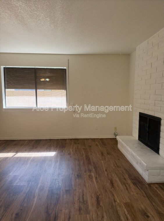 Building Photo - 1015 N Iowa St