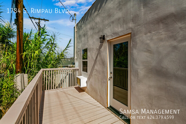 Building Photo - Modern Two-Story Casita with Parking!