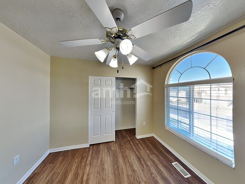 Building Photo - 5466 Midland Dr