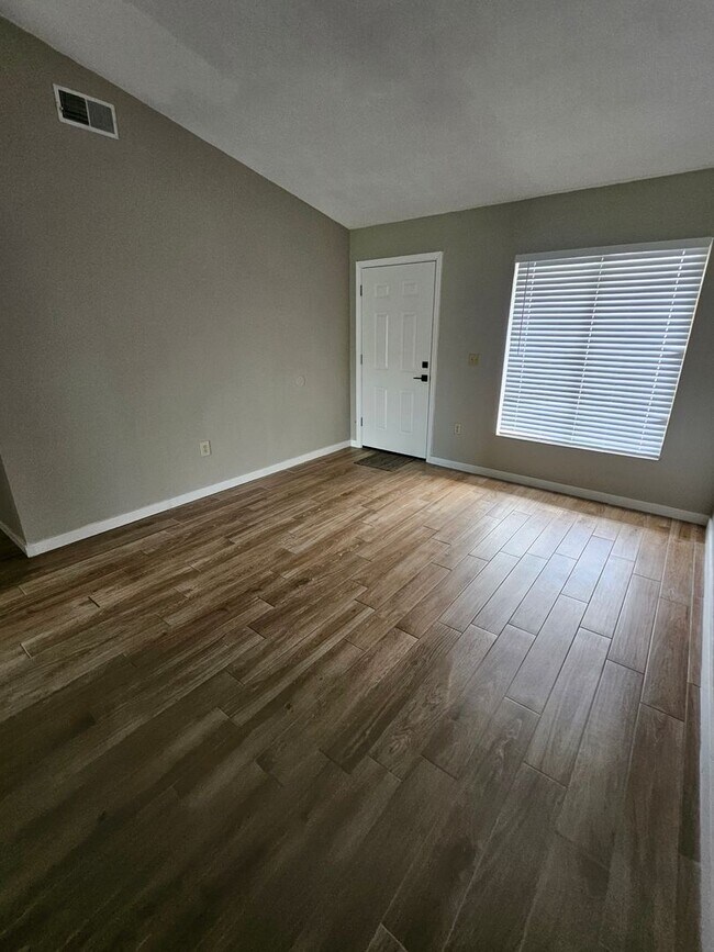 Building Photo - UCF