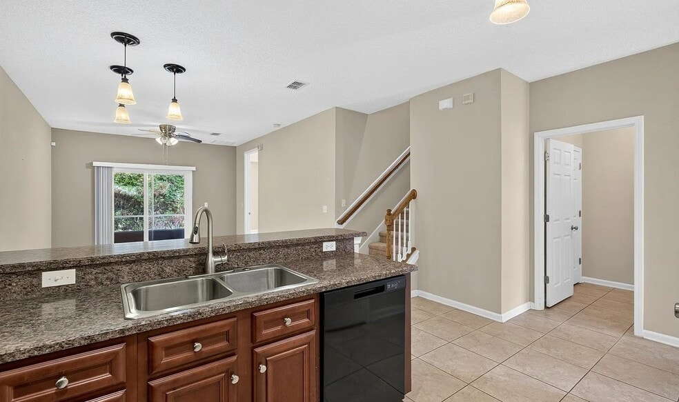 Building Photo - 72 Amistad Dr