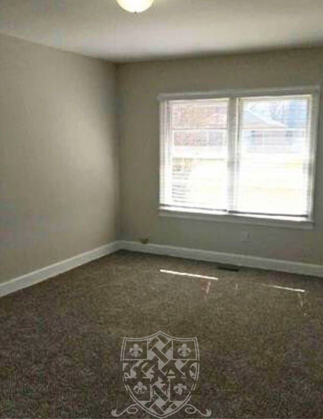 Building Photo - 210 W Lokey Ave