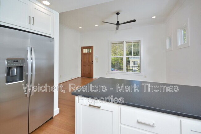 Building Photo - 2314 Stroller Ave