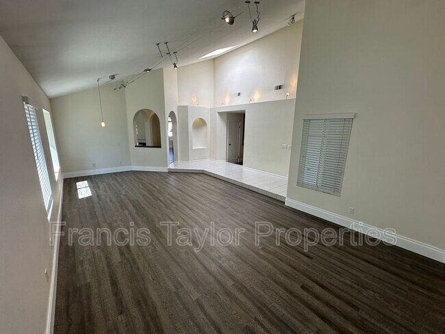 Building Photo - 4982 Wildwood Dr