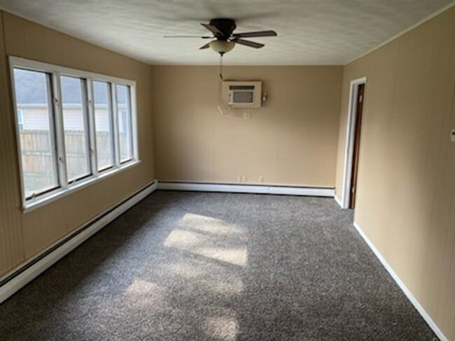 Building Photo - 502 S. Congress