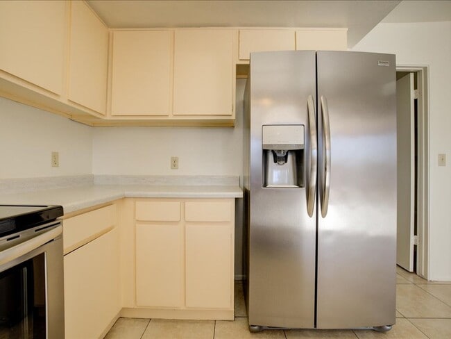 Building Photo - EASTSIDE LOCATION!!!