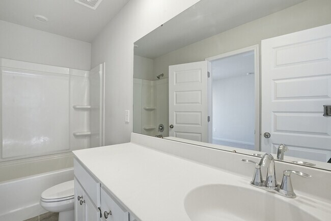 Building Photo - 145 Binscombe Ln